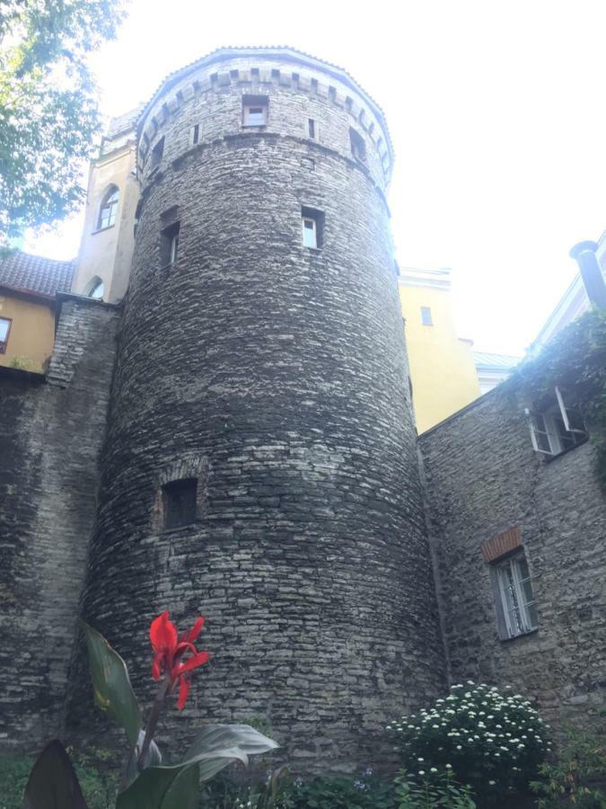 Rapunzel Tower Apartment Tallin Exterior foto